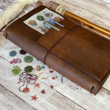 Cargar imagen en el visor de la galería, Bolsillo frontal Textured colors - Traveler's Notebooks Veganos