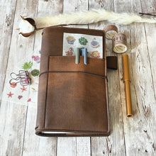 Cargar imagen en el visor de la galería, Bolsillo frontal Textured colors - Traveler's Notebooks Veganos