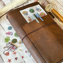 Cargar imagen en el visor de la galería, Bolsillo frontal Textured colors - Traveler's Notebooks Veganos