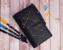 Cargar imagen en el visor de la galería, Zodiac - Traveler's Notebooks Veganos